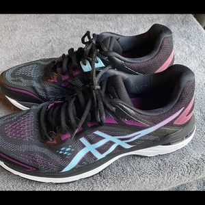 ASICS GT-2000 7 Women’s size 10